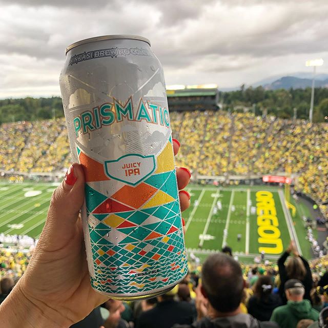 Eugene, you’re 😍 My weekend accomplishments: drank @ninkasibrewing beer in @autzen.stadium. Watched the Ducks obliterate their opponent. Ran on Pre’s Trail. I’ll be back, Eugene.