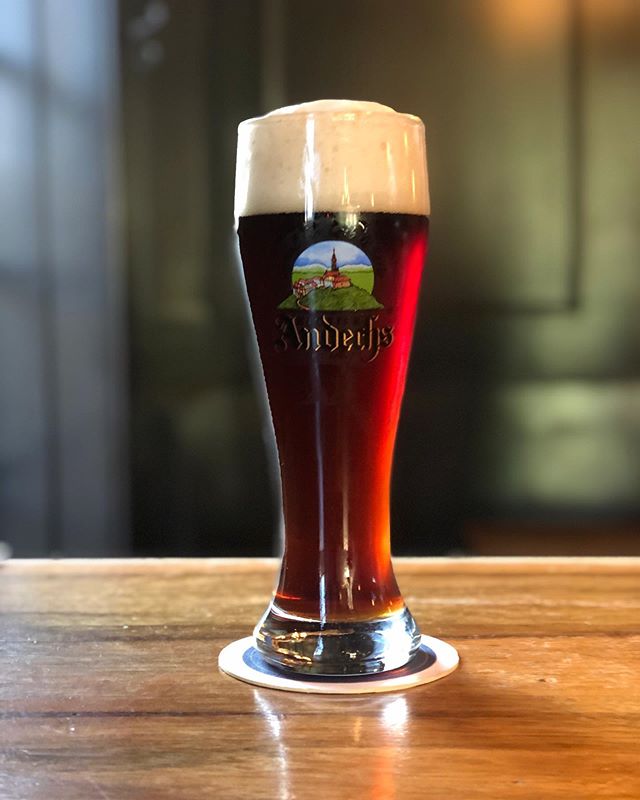 Does your beer patiently wait for you to take its pic in portrait mode like mine does? Sometimes I forget how much I love German lagers. This Andechs dunkel set me straight.